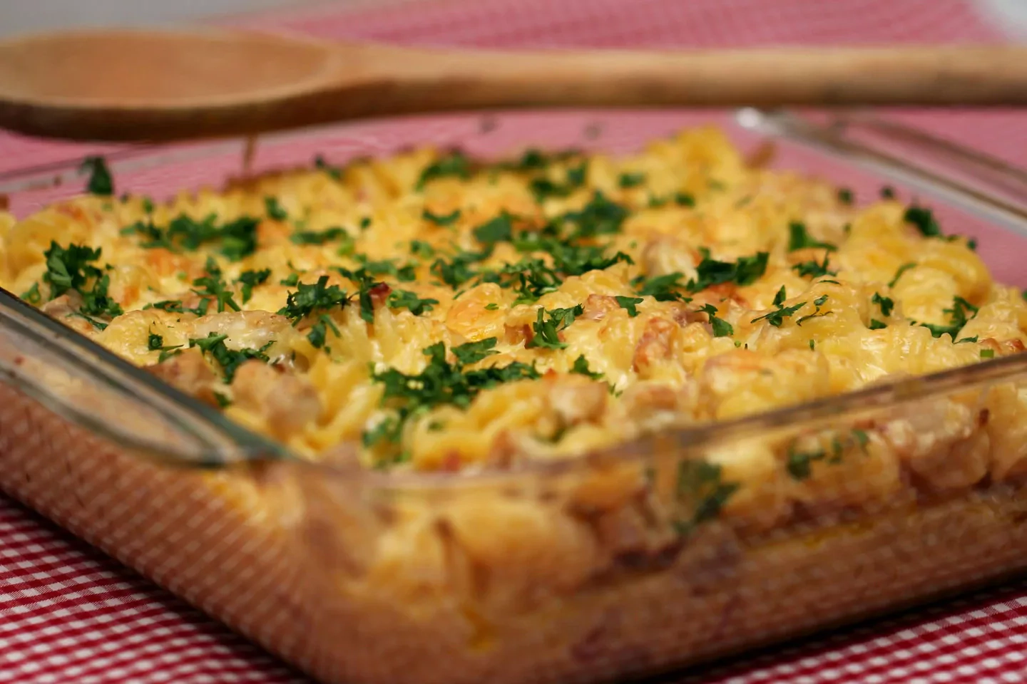 Tetrazzini de pollo - pasta con pollo y salsa cremosa de queso