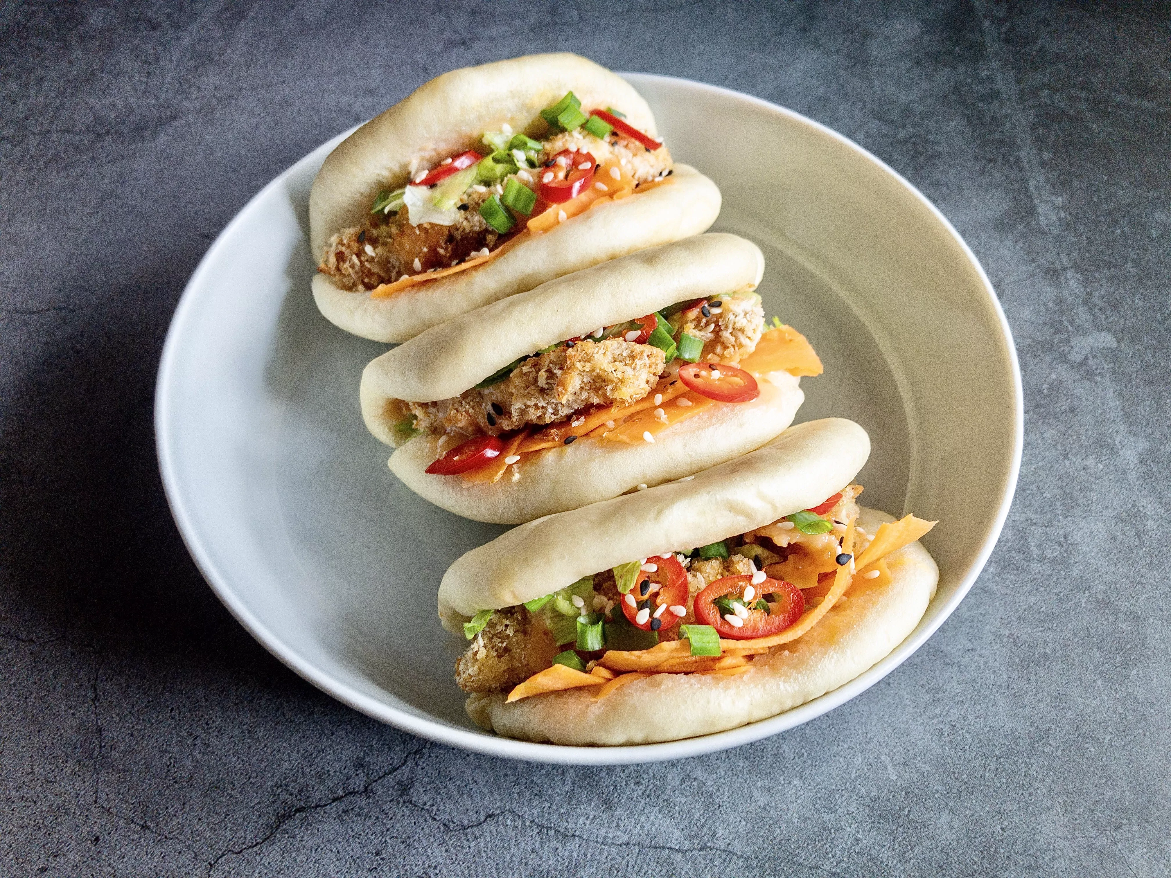 Bao buns con pollo crujiente