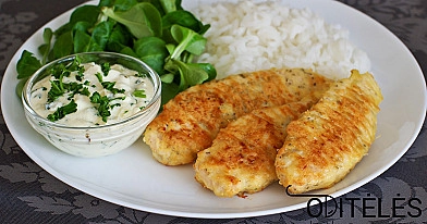 Filete de pollo al horno con queso parmesano y salsa de crema agria