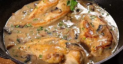 Filetes de pollo en la salsa de champiñones