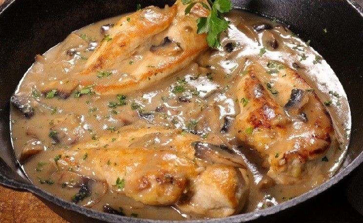 Filetes de pollo en la salsa de champiñones